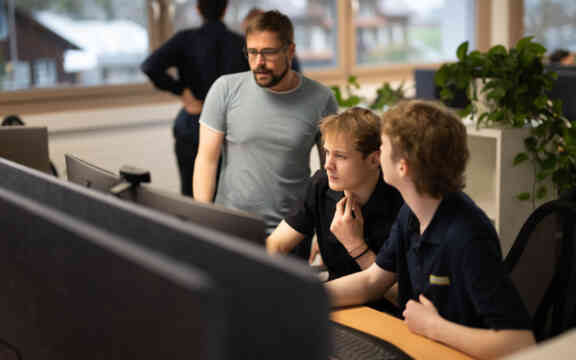 Besprechung am Arbeitsplatz1800px