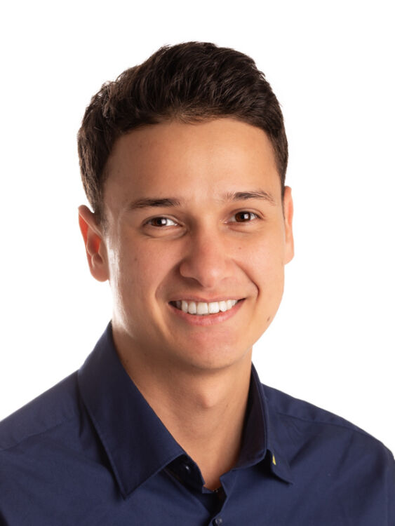 Blum Suvin 2025 600x800